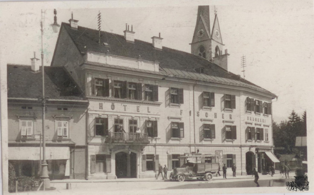 Ansichtskarte Villach, Strassenansicht, Hotel Fischer, ca. 1930 Ansichtskarte Villach, Strassenansicht, Hotel Fischer, ca. 1930