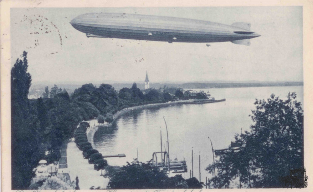 Ansichtskarte Graf Zeppelin über Friedrichshafen 1932 Ansichtskarte Graf Zeppelin über Friedrichshafen 1932