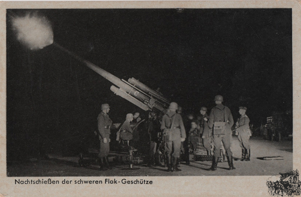 Postkarte: Nachtschießen der schweren Flak-Geschütze