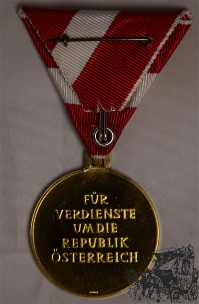 Goldene Medaille für Verdienste um die Republik Österreich.